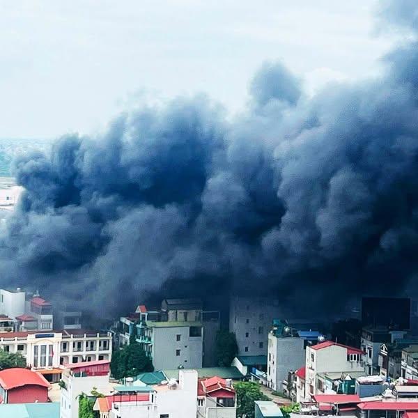 Nguyên nhân trận cháy kinhoang ở cầu Vĩnh Tuy: Lửa bù;ng lên kèm theo tiếng n//ổ lớn thế này… rất có thể là…